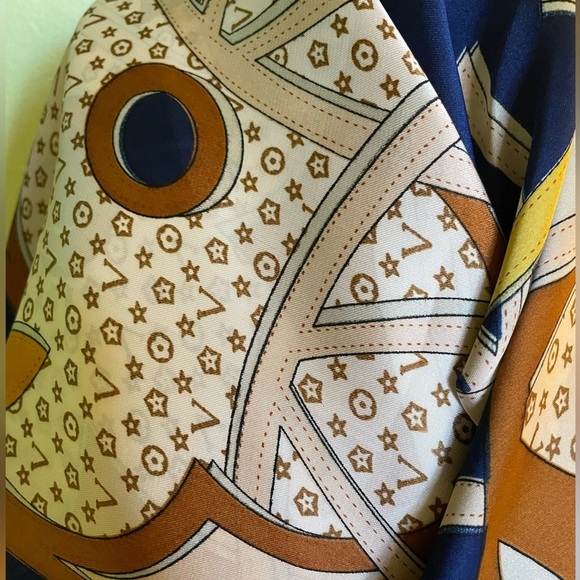 Classic Patterned Scarf in Blue and Gold and matching Premier Designs Necklace - Picture 3 of 11